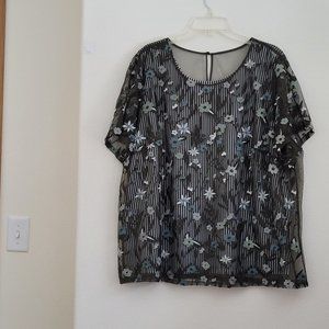 cj banks Professional Olive Green 3X Short Sleeve Tunic with Crocheted Flowers